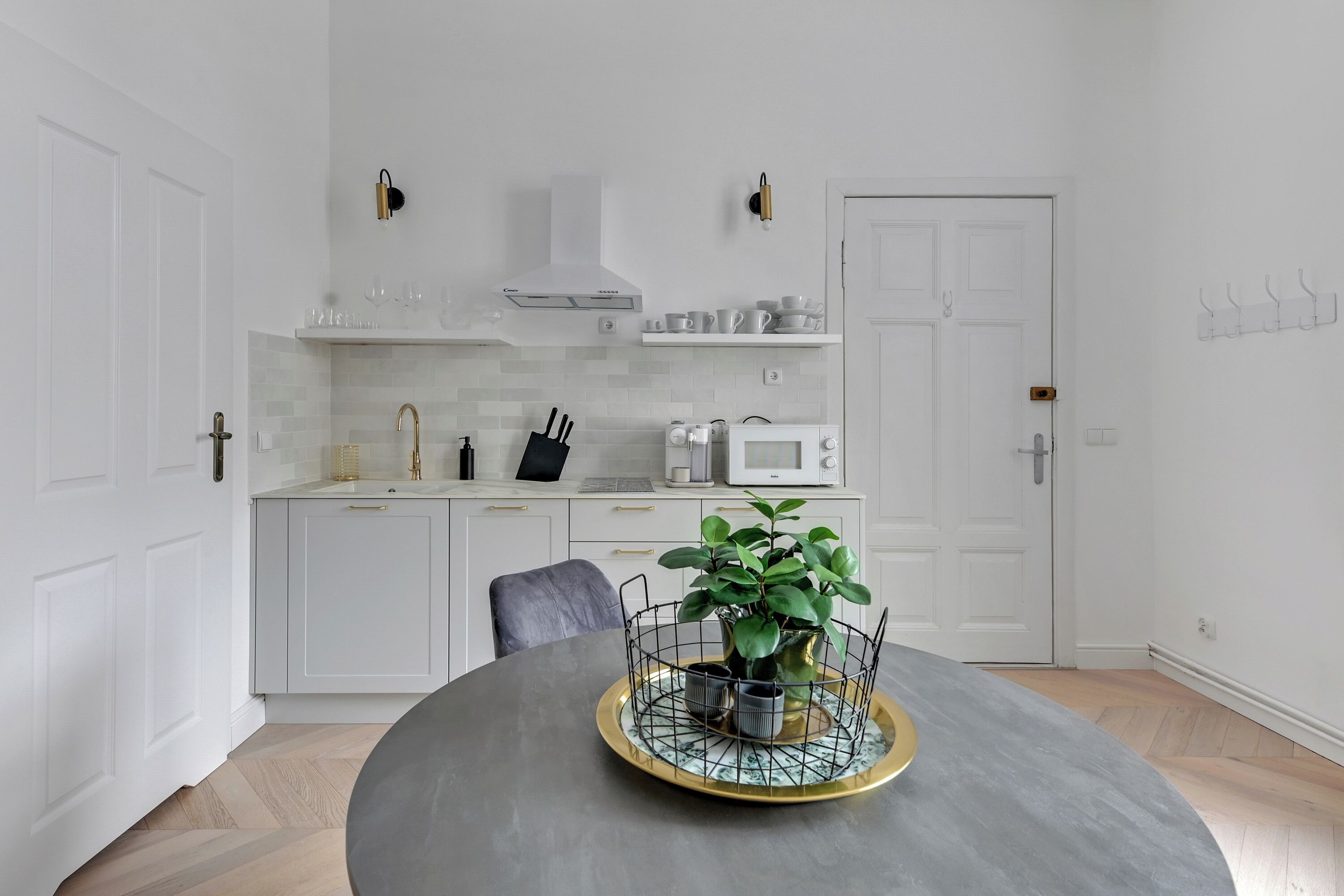 Deluxe Apartment, City View | Private kitchen | Highchair