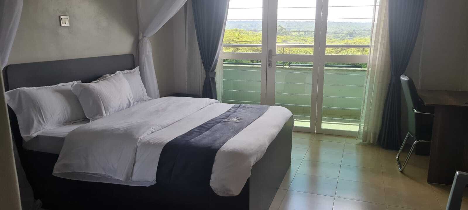 Studio Suite, Balcony | Desk, laptop workspace, blackout curtains, free WiFi