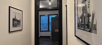 The Uptown Suite - Big Red, 1903; Downtown; 2 bedroom 1 full bath, 3 queen beds