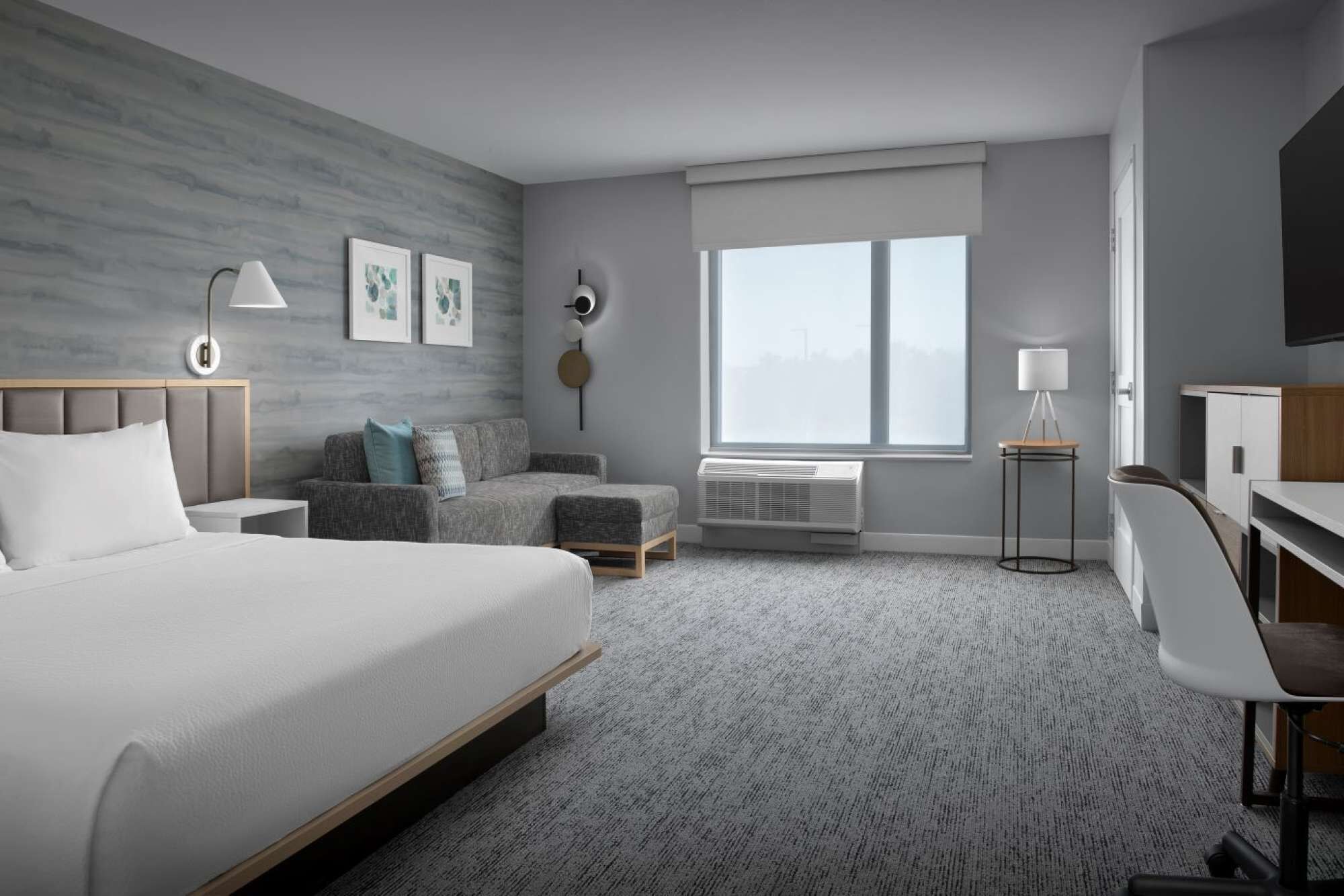 Desk, iron/ironing board, WiFi, bed sheets