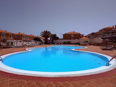 Caleta de Fuste 3-Bed Villa on Golf Course - Padel, Beaches, Bars & Restaurants
