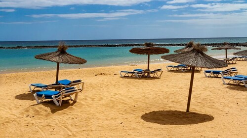 Caleta de Fuste 3-Bed Villa on Golf Course - Padel, Beaches, Bars & Restaurants