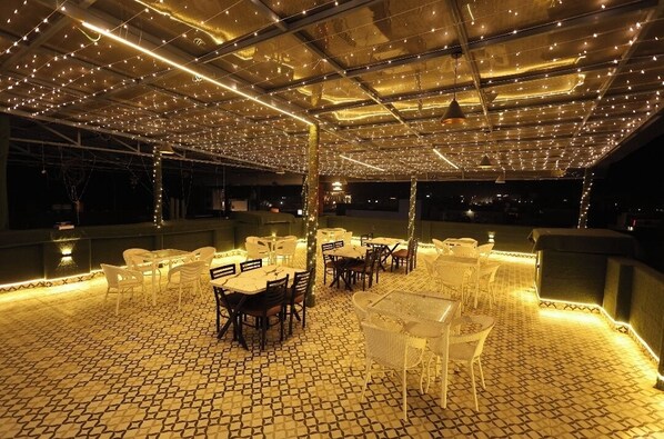 Outdoor dining - Hotel Finch Grand by Revaantra   (Haridwar)