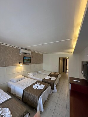 Premium bedding, minibar, individually decorated, individually furnished
