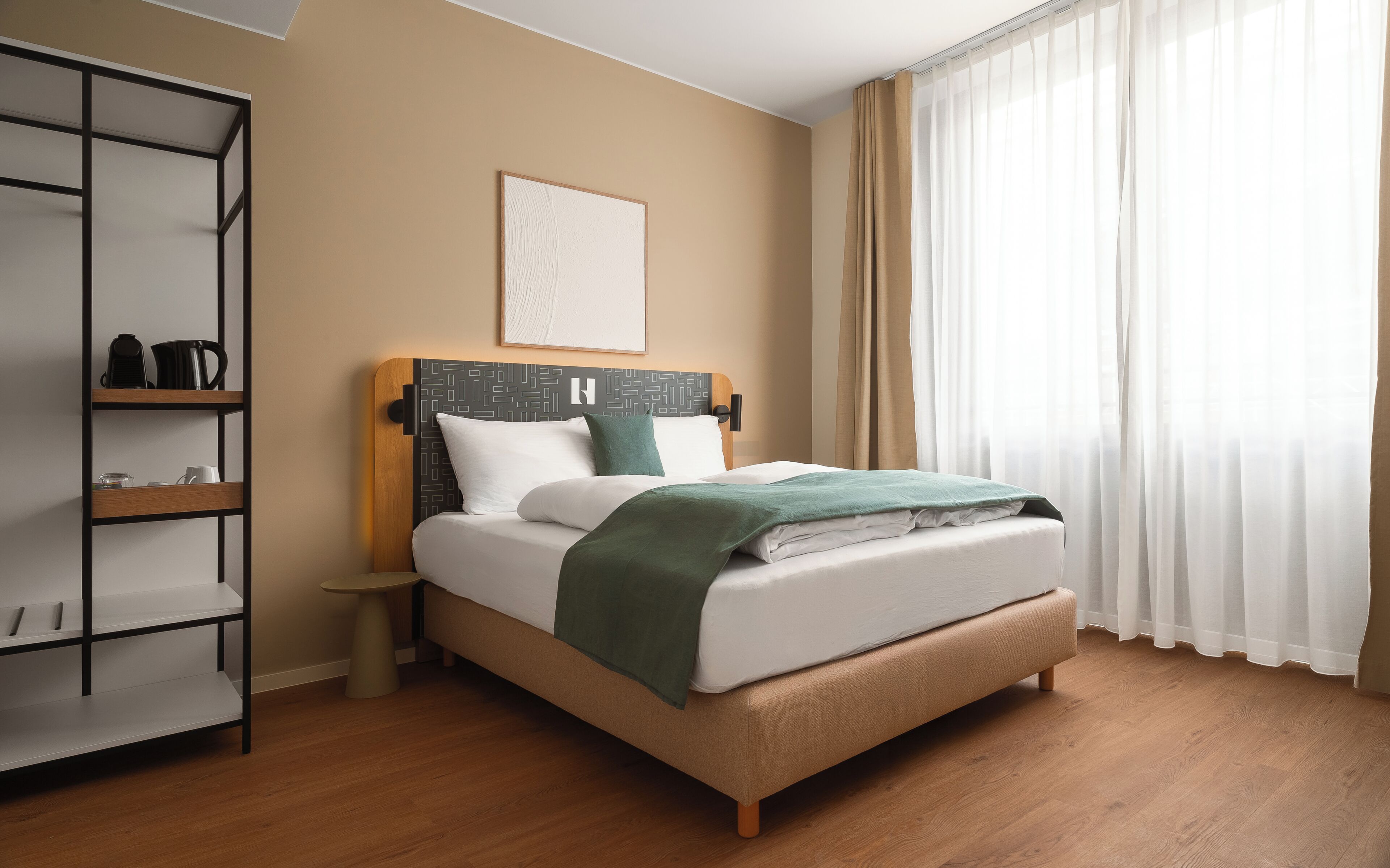 Queen Room (barrier free) | Individually decorated, individually furnished, desk, laptop workspace