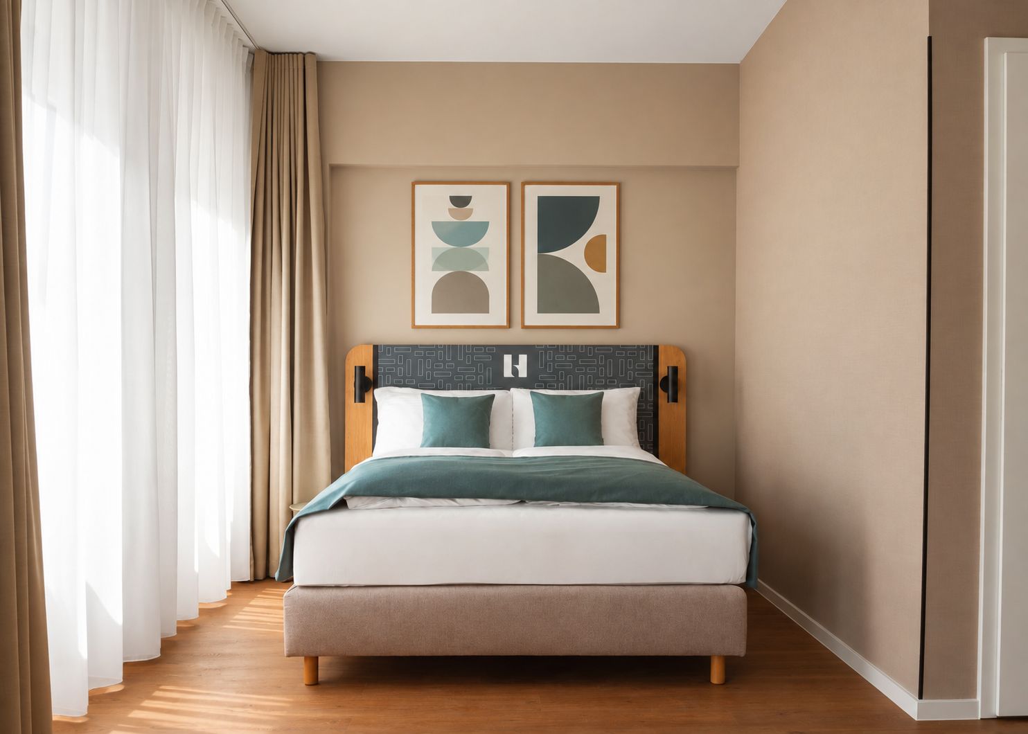 Queen Room | Desk, laptop workspace, blackout drapes, WiFi (free)