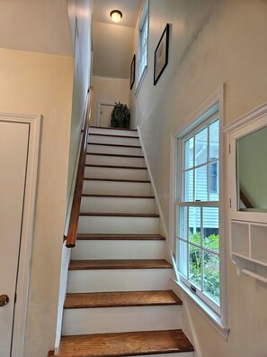Interior - Beautuful, private studio apartment with access to hiking trails, kayaks, bikes. (Old Lyme)