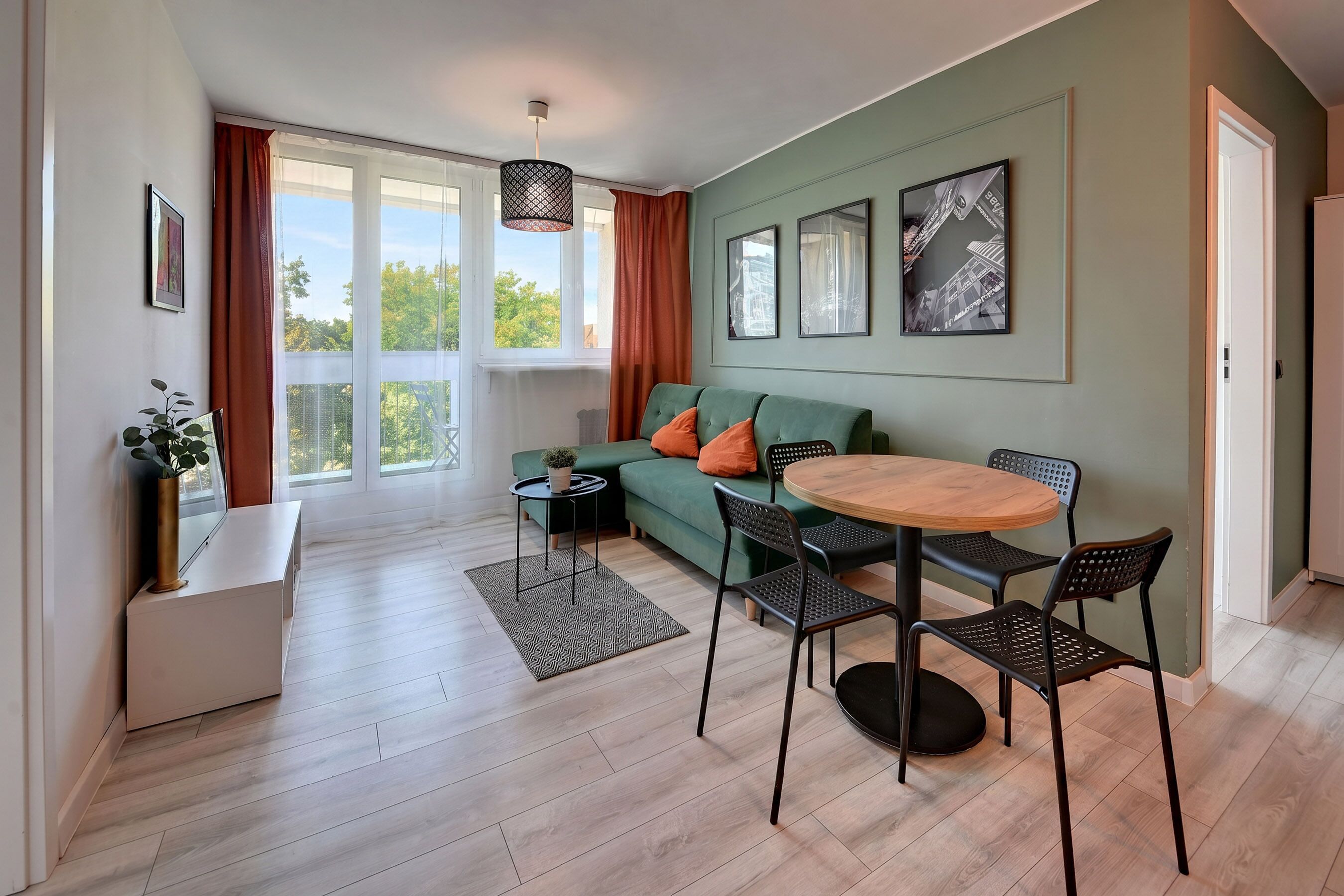 Leilighet, balkong | Oppholdsrom