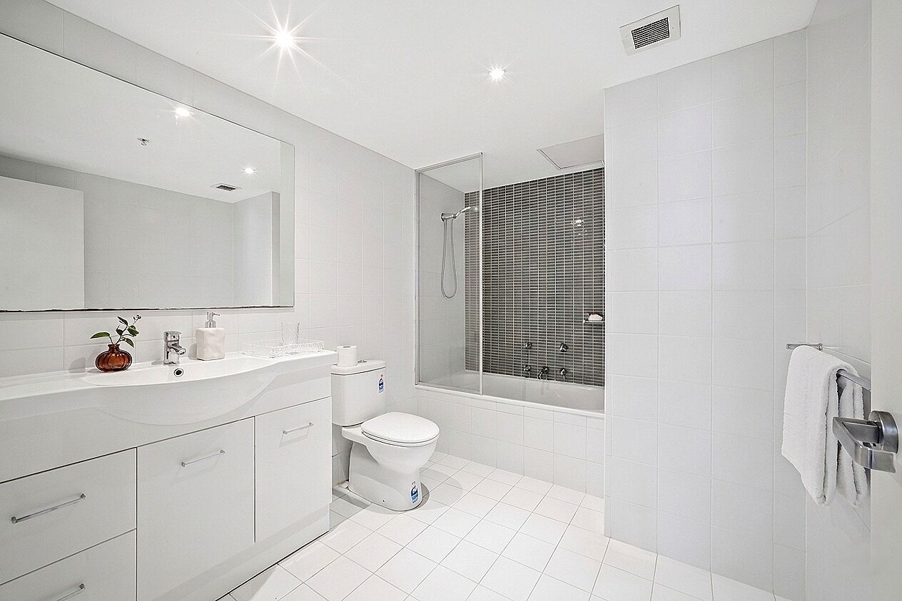 Hårtørrer, håndklæder, Sæbe, Toiletpapir