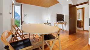 Dining - Apartment 'Bilocale Ulrica' with Private Terrace and Wi-Fi (Nago–Torbole)
