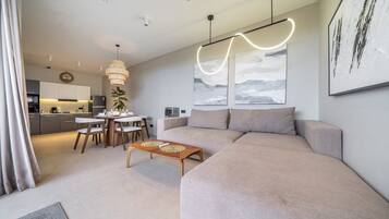 Design Villa, 2 Bedrooms, Private Pool | Ruang tamu | 55 inci sebuah televisyen pintar dengan digital