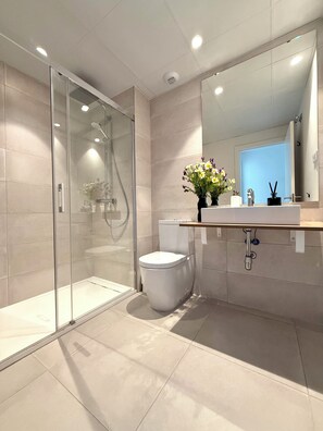 Shower, hair dryer, towels, soap - Luxury Penthouse with the view (Estepona)