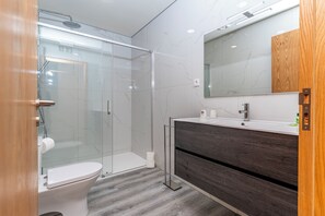 Classic Suite, River View | Bathroom - Lima Riverview Suites (Ponte de Lima)