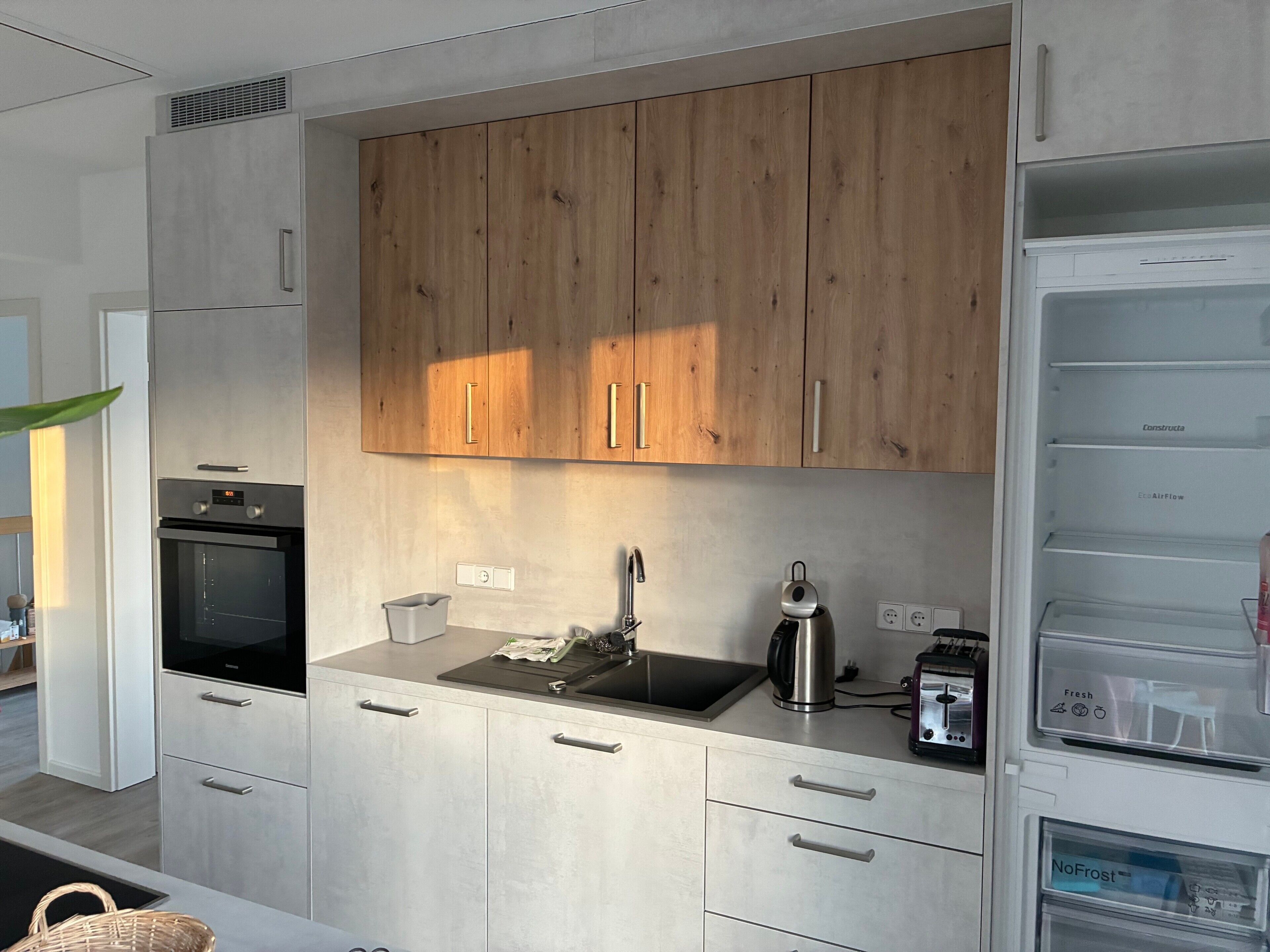 Frigorifero, microonde, forno, piano cottura
