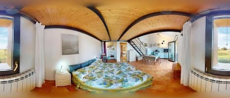 Duplex familial, vue sur la colline | Espace de travail pour ordinateurs portables, accĂšs au Wi-Fi (inclus)