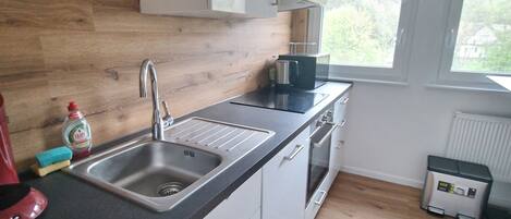 Refrigerador, microondas, horno, placa de cocina