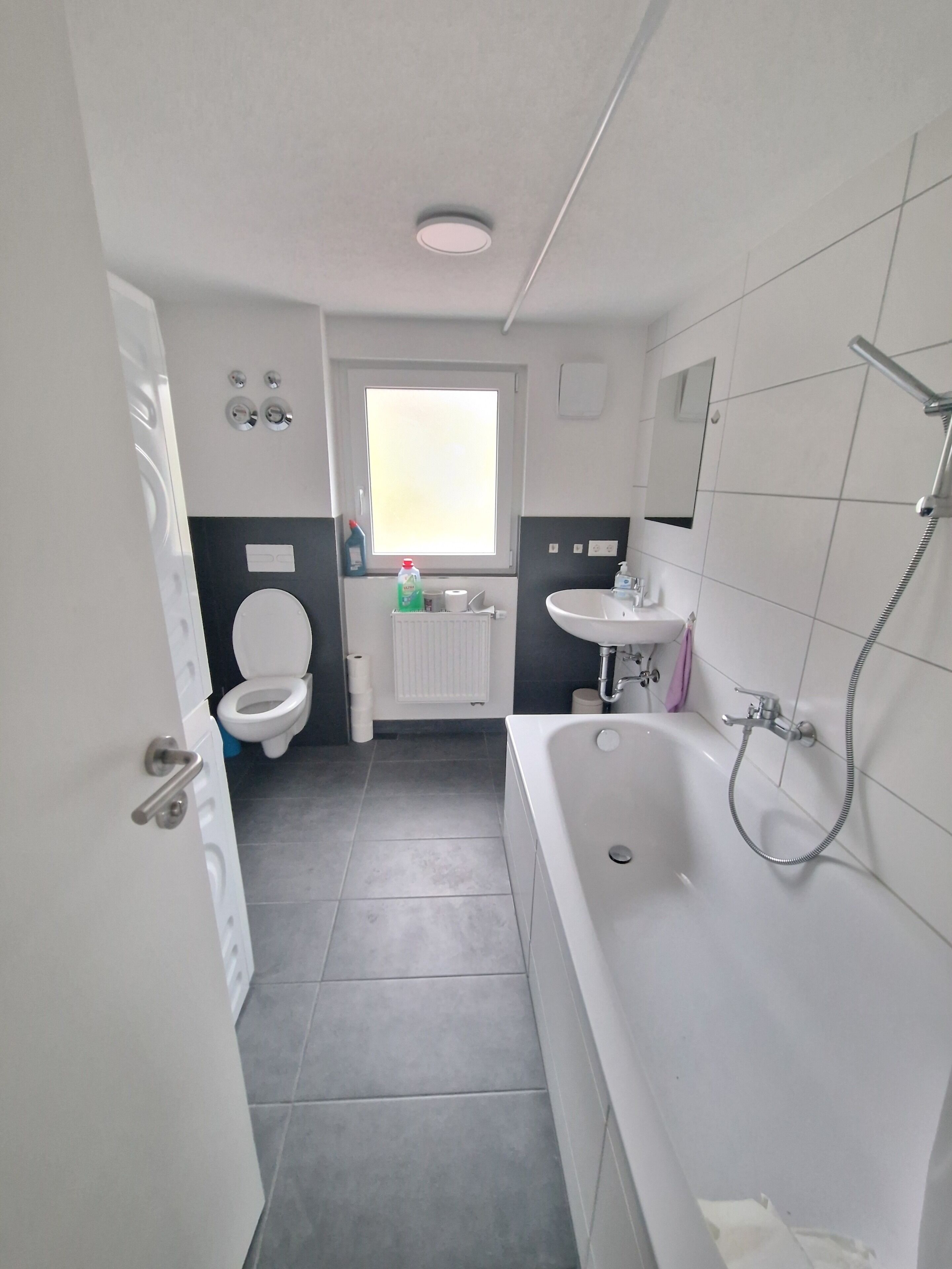 Serviettes fournies, savon, papier toilette