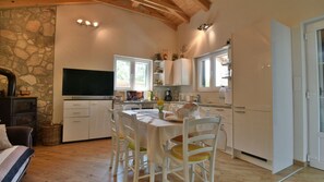 Fridge, oven, dishwasher, coffee/tea maker
