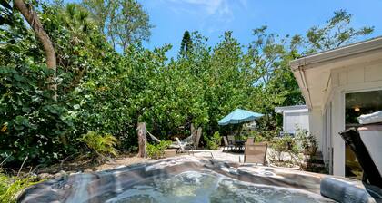 Coastal Home w Hot Tub Firepit and Music Lounge