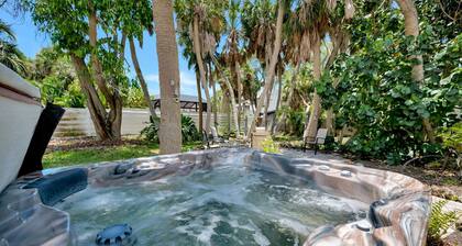 Coastal Home w Hot Tub Firepit and Music Lounge