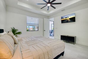 Desk, free WiFi, bed sheets, wheelchair access - VILLA CHARMING CAPE CORAL – HEATED POOL | WATER VIEW | BOAT RENTAL + TOURS VOUCHER INCL. (Cape Coral)