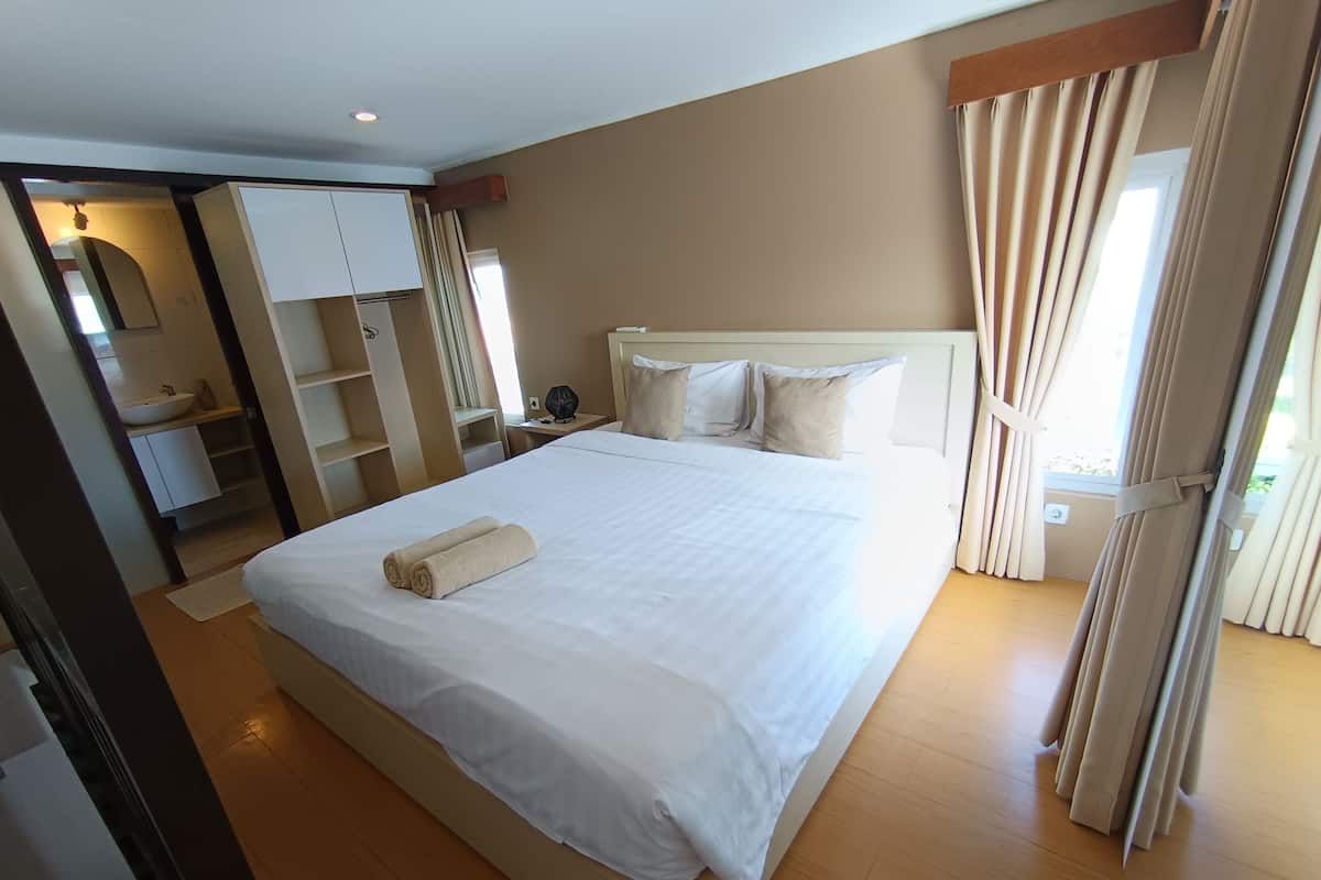 Superior Suite | Blackout drapes, WiFi (free)