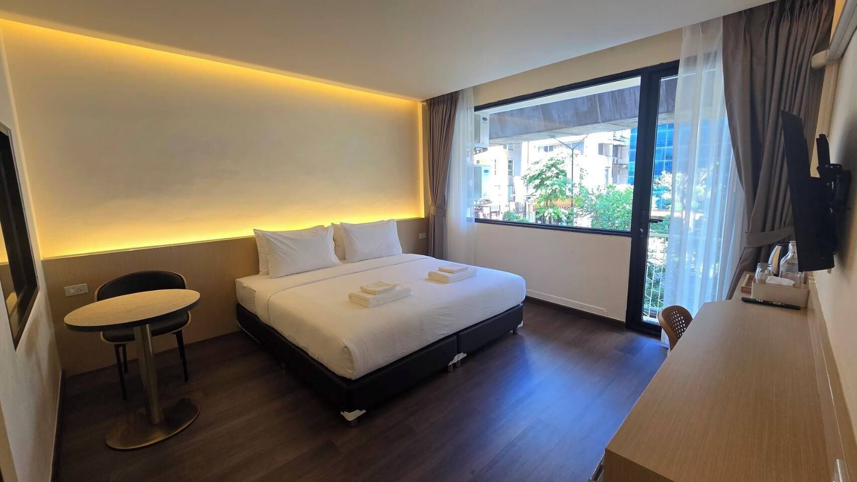 Superior Double Room, City View