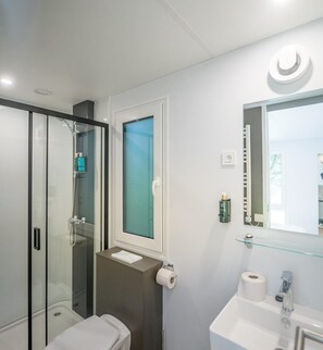 Douche, serviettes fournies