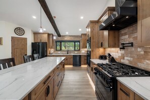 Fridge, microwave, oven, stovetop - Grand Craftsman Estate in Powder House! 4 Ensuites, Iconic Wraparound Deck (Lead)