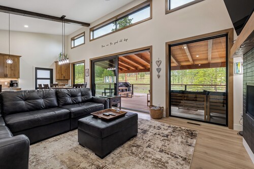 Grand Craftsman Estate in Powder House! 4 Ensuites, Iconic Wraparound Deck
