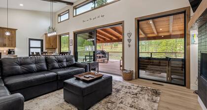 Grand Craftsman Estate in Powder House! 4 Ensuites, Iconic Wraparound Deck