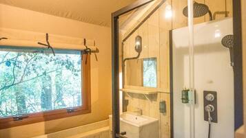Douche, serviettes fournies
