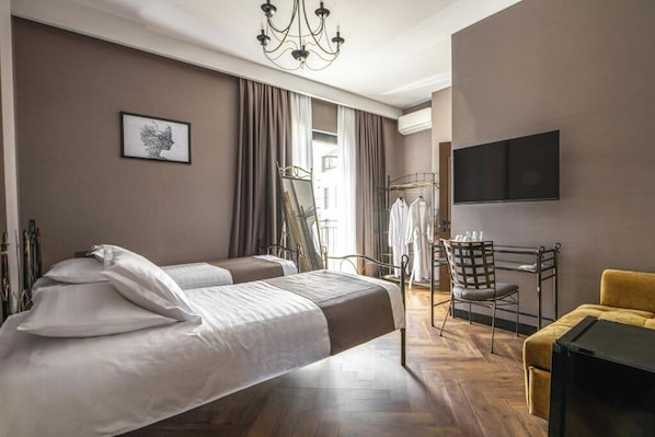 Minibar, truy cập Internet không dây miễn phí, bộ trải giường