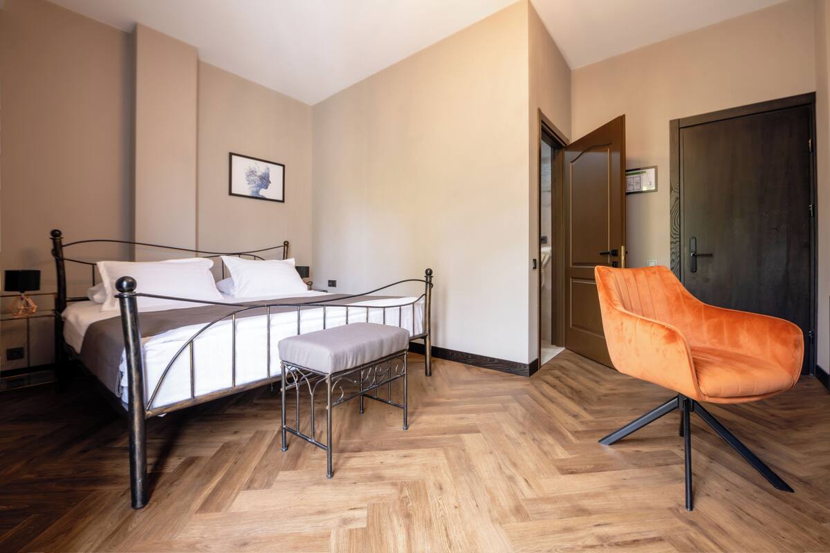 Habitación económica doble, no fumadores, vistas al jardín | Minibar, wifi gratis, ropa de cama