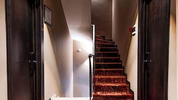 Minibar, free WiFi, bed sheets