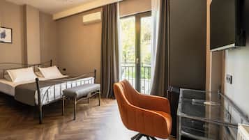 Standard Double Room, Non Smoking, Garden View | Minibar, free WiFi, bed sheets