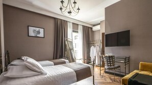 Classic Twin Room, Non Smoking, City View | Minibar, WiFi (free), bed sheets - Golden Boutique Hotel (Tbilisi)