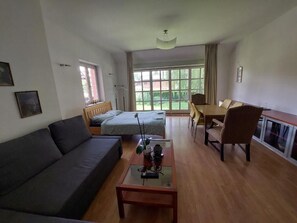 Living area - ROSE house - greenline accomodations  (Ljubljana)