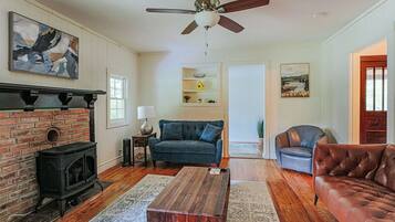 Cottage, Private Bathroom (Bluebird Cottage) | Lounge