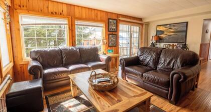 Magic Island Lodge - 4-bedroom home plus loft with 3 full bathrooms