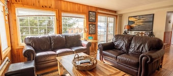 Magic Island Lodge - 4-bedroom home plus loft with 3 full bathrooms