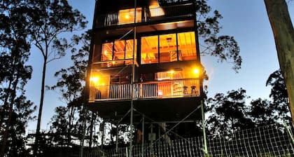 Gorgeous Queensland Tree House with Great Views Perfect for Glamping, Gold Coast