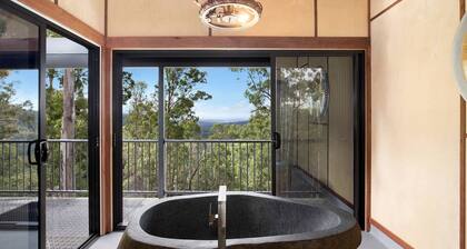 Gorgeous Queensland Tree House with Great Views Perfect for Glamping, Gold Coast