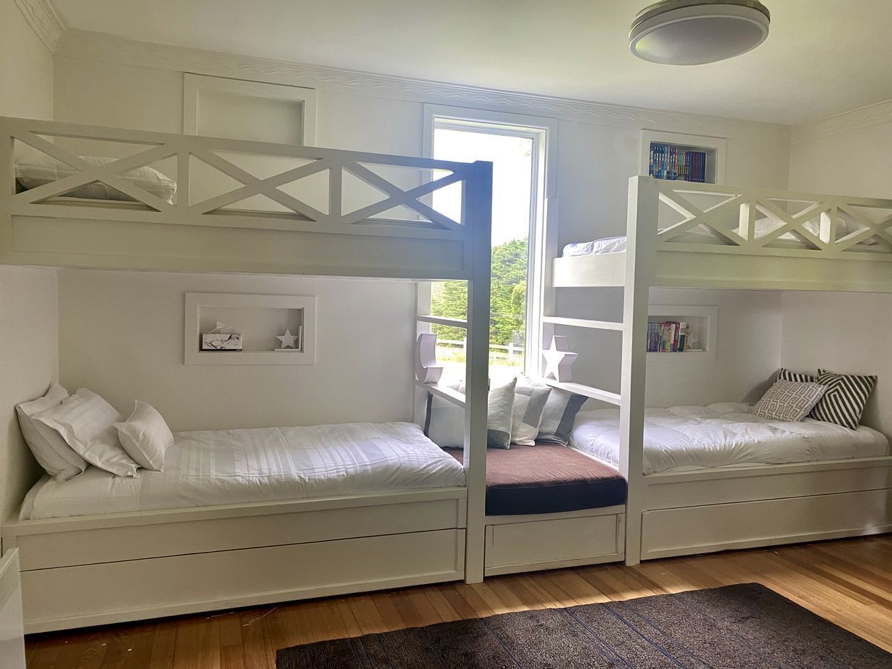 3 bedrooms, in-room safe, iron/ironing board, travel cot