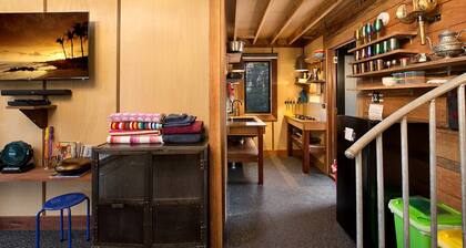 Stunning Tree House with Pool Access Ideal for Luxury Holiday Accommodation, Gold Coast