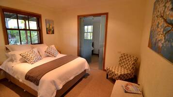 3 bedrooms, desk, iron/ironing board, travel cot