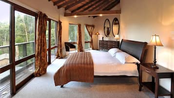 5 bedrooms, iron/ironing board, bed sheets