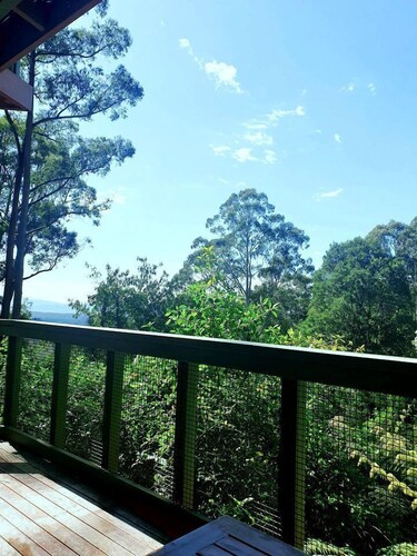 Gorgeous Octagonal Tree House Rental for a Unique Dandenong Ranges Accommodation near Melbourne