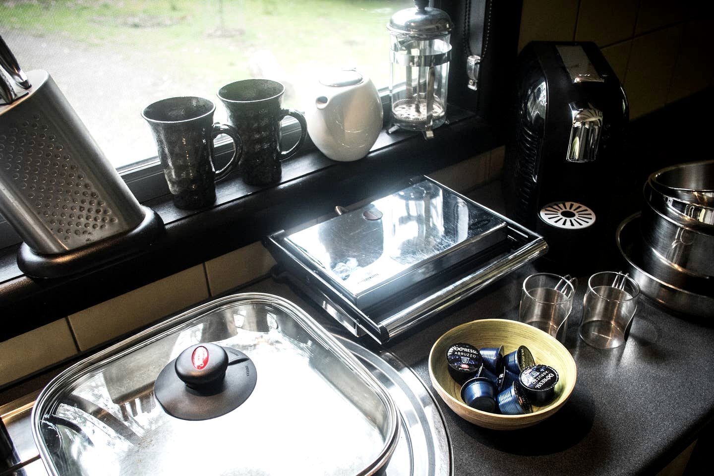 Coffee/tea maker, fridge, microwave, stovetop