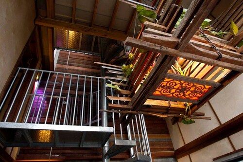 Impressive Gold Coast Tree House Ideal for Unique Queensland Holidays